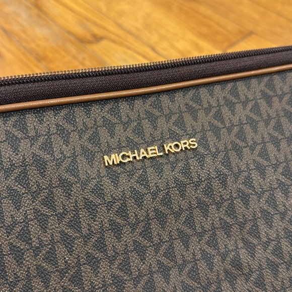 NEW Michael Kors Signature Brown monogram jet set Laptop Bag padded 13 saffiano - Picture 3 of 9